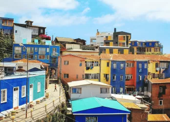 Colorful hillside houses in the coastal city of Valparaíso, Chile.