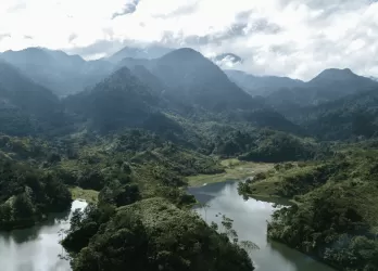 A misty mountain landscape in Honduras with lush green valleys and rivers.